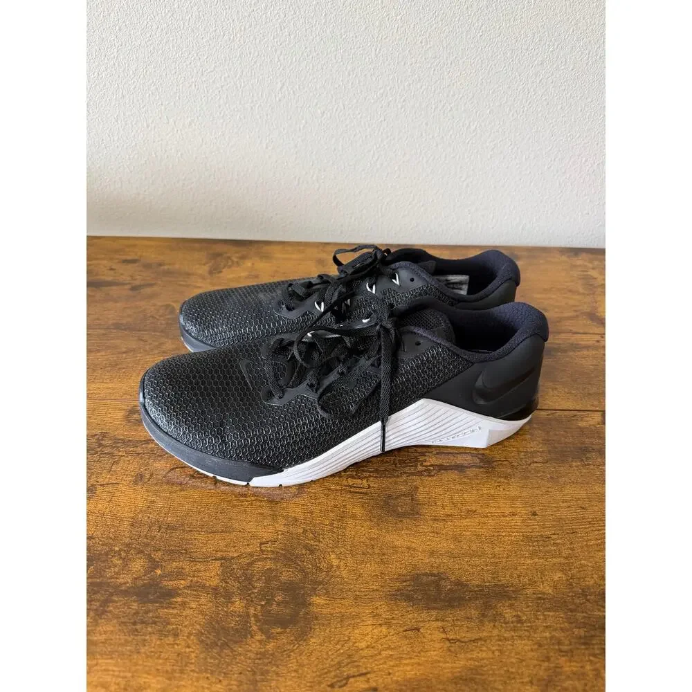 Nike Women's Metcon 5 Black White Training Shoes AO2982-010 Size 12 EUC